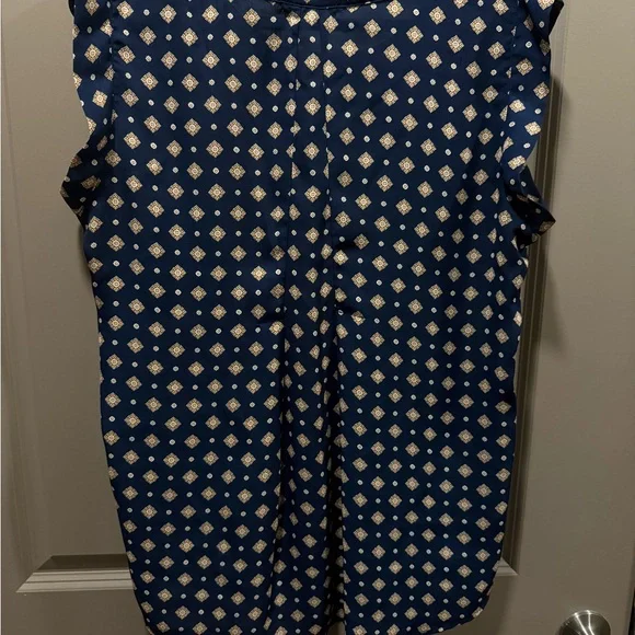 Pleione Blue and White Sleeveless Blouse with Geometric Pattern - Picture 2 of 2